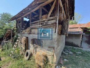 Kompletno domaćinstvo sa izlazom na dve ulice