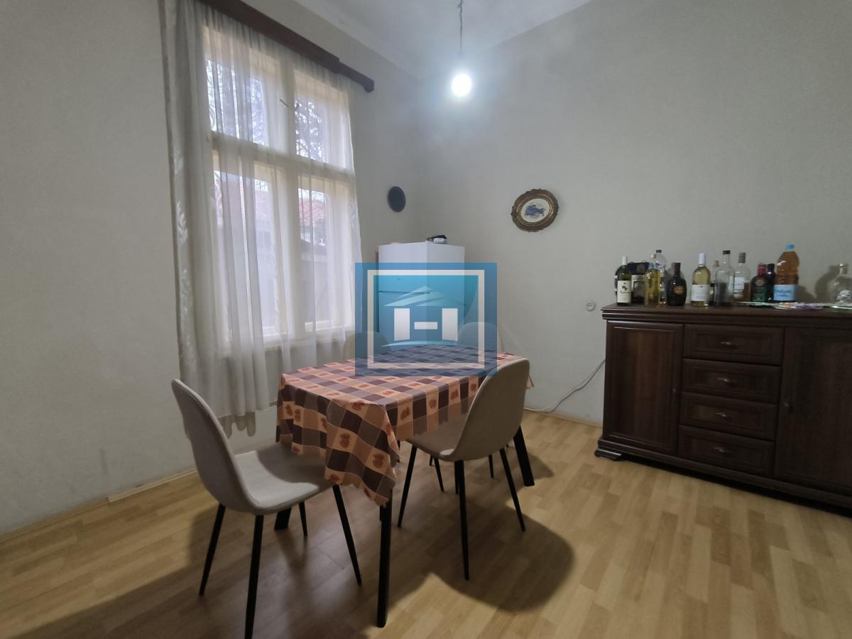 Na prodaju kuća sa lokalom u strogom centru grada