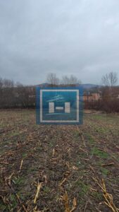 U ponudi velika parcela u centralnom delu sela Dobrovodice kod Batočine