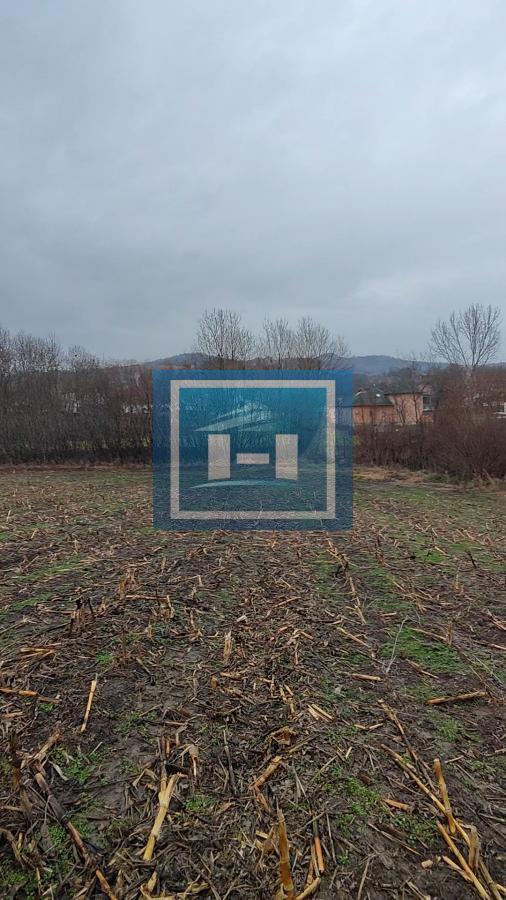 U ponudi velika parcela u centralnom delu sela Dobrovodice kod Batočine