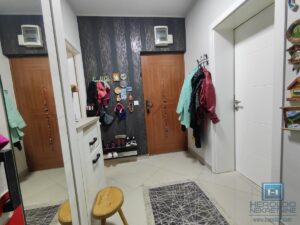 Renoviran stan sa garažom i podrumom kod tehničke škole