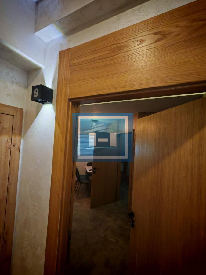 Pet zasebnih stambenih jedinica u Konacima