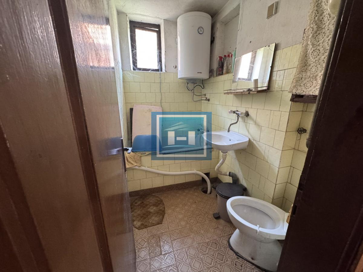Kompletno domaćinstvo sa izlazom na dve ulice