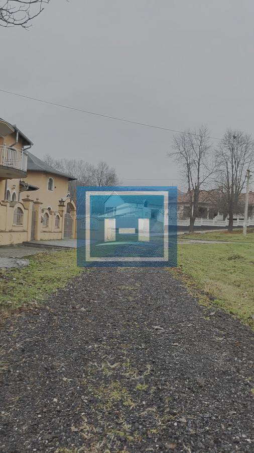 U ponudi velika parcela u centralnom delu sela Dobrovodice kod Batočine