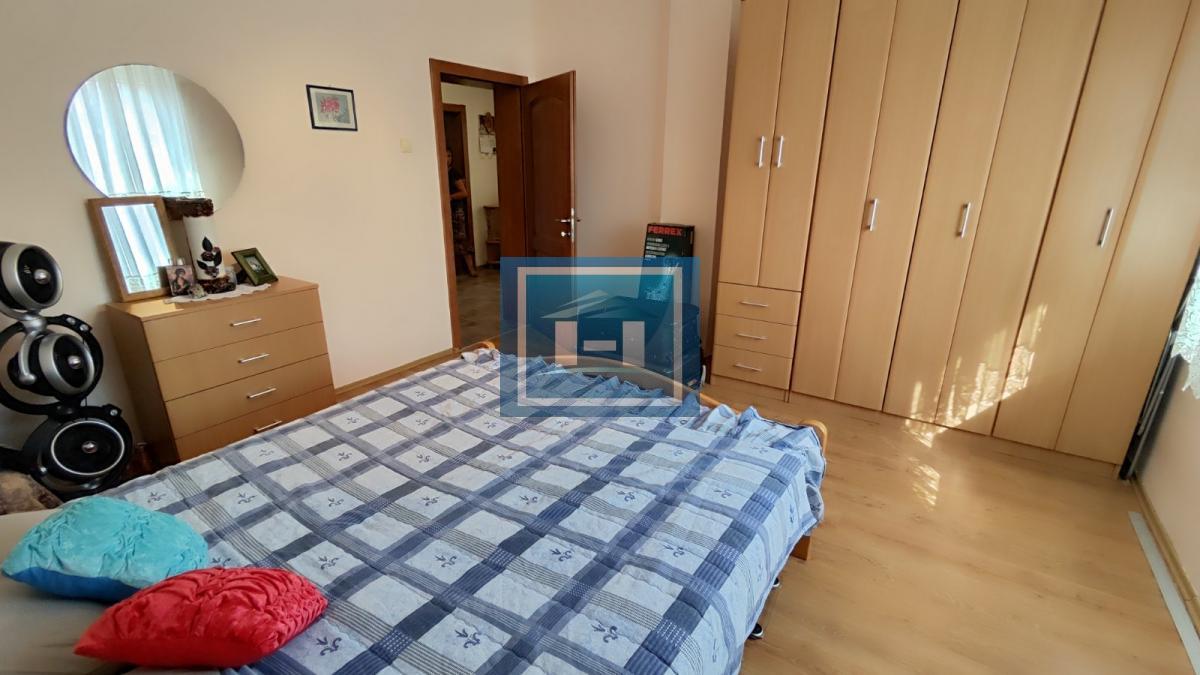 Prelepa potpuno opremljena prizemna kuća sa garažom u centralnom delu Batočine