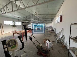 Hala 400 m² na placu od 36 ari – odlična investicija u Ribaru
