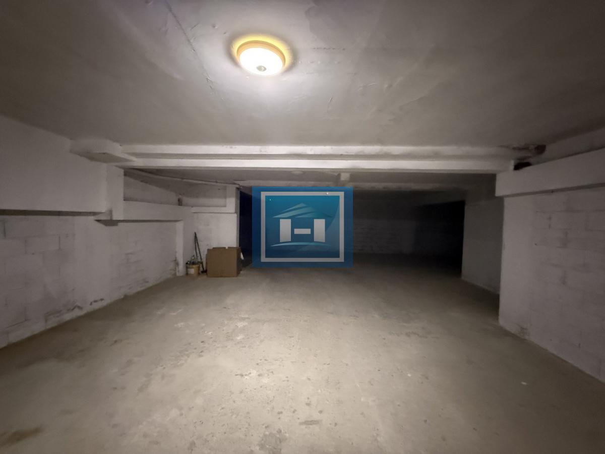 Izdajem garažno mesto – širi centar grada, 11m² – POVOLJNO!