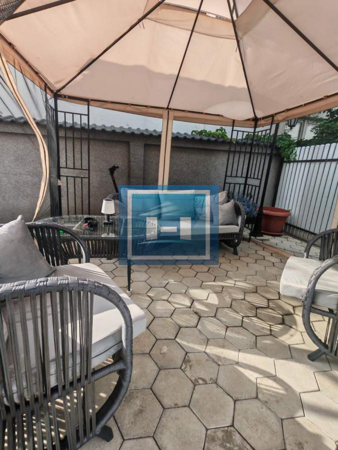 Luksuzan stan u novogradnji sa sopstvenim dvorištem, teretanom i 4 spavaće sobe+dva parking mesta