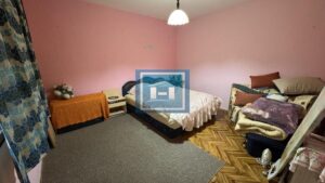 Izdajem kuću u širem centru grada – odlična lokacija, pristupačna cena