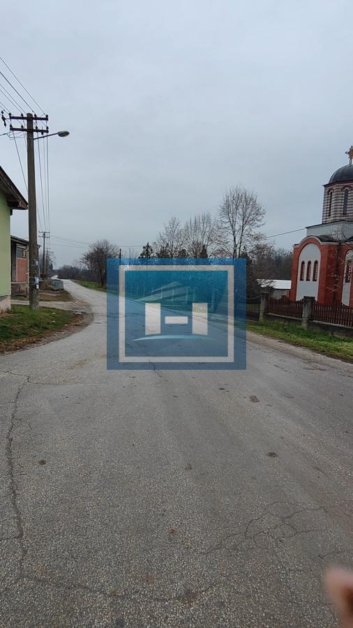 U ponudi velika parcela u centralnom delu sela Dobrovodice kod Batočine