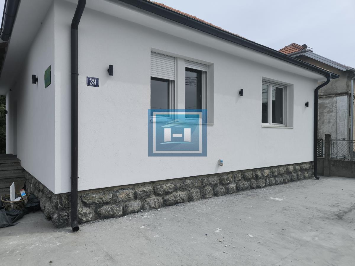 Na prodaju potpuno renovirana kuća od 153m² sa placem od 3,375 ari