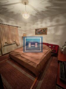 Na prodaju prostrana kuća u Tekiji