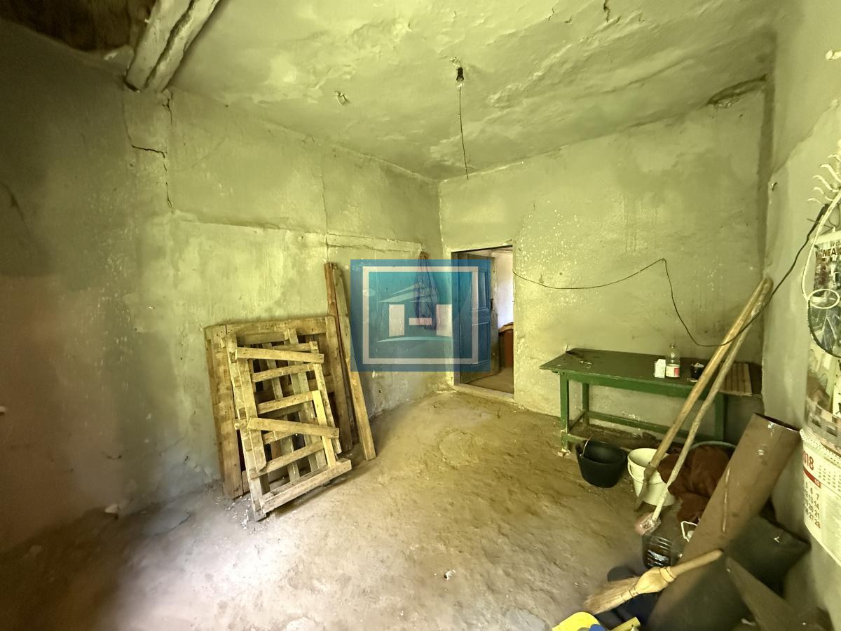 U ponudi stara autentična kuća,veoma poznata po snimanju serije Koreni.