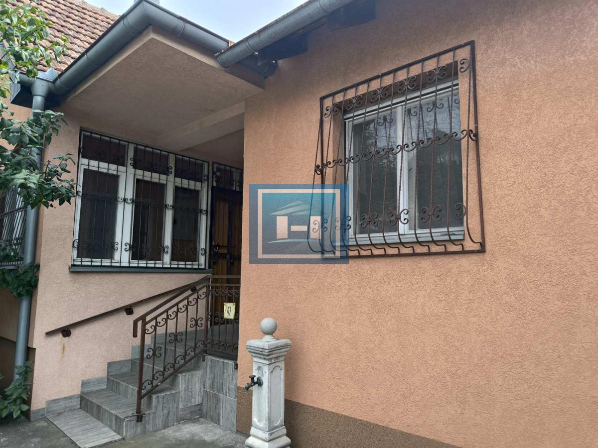 Prizemna kuća od 92 m² sa garažom – Ćuprija, blizina Doma zdravlja