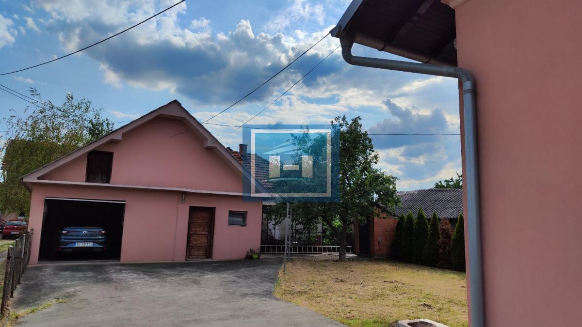 Prelepa potpuno opremljena prizemna kuća sa garažom u centralnom delu Batočine