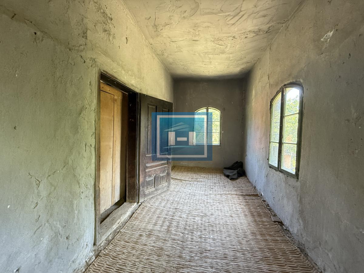 U ponudi stara autentična kuća,veoma poznata po snimanju serije Koreni.