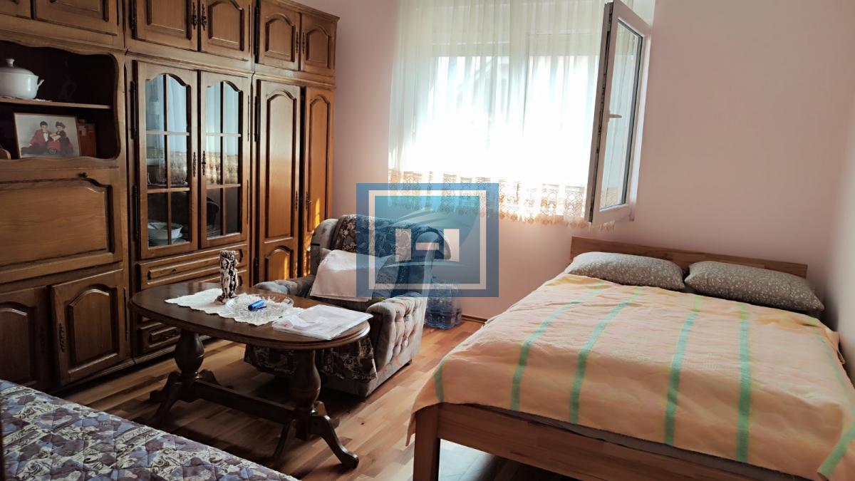 Prelepa potpuno opremljena prizemna kuća sa garažom u centralnom delu Batočine