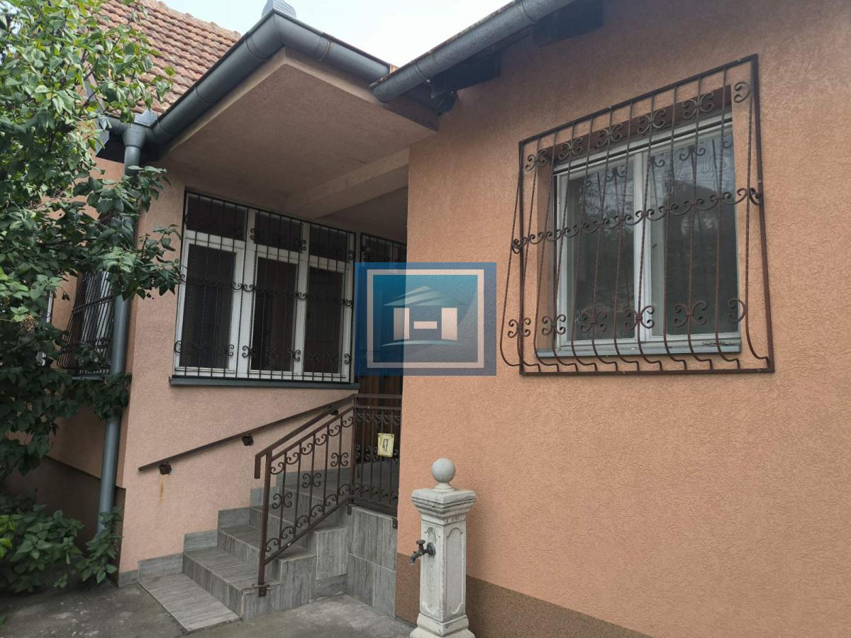 Prizemna kuća od 92 m² sa garažom – Ćuprija, blizina Doma zdravlja