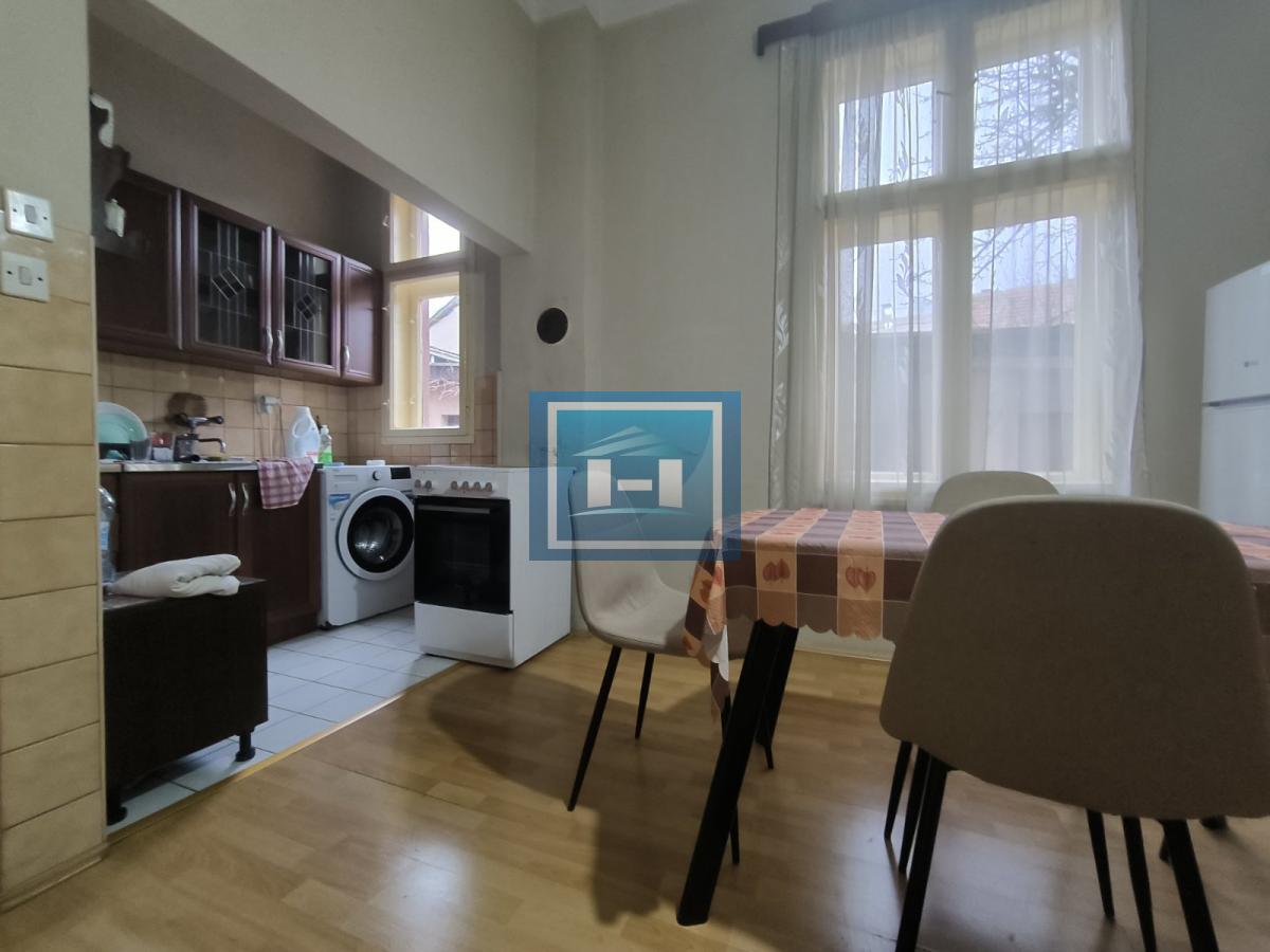 Na prodaju kuća sa lokalom u strogom centru grada