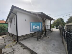 Na prodaju potpuno renovirana kuća od 153m² sa placem od 3,375 ari