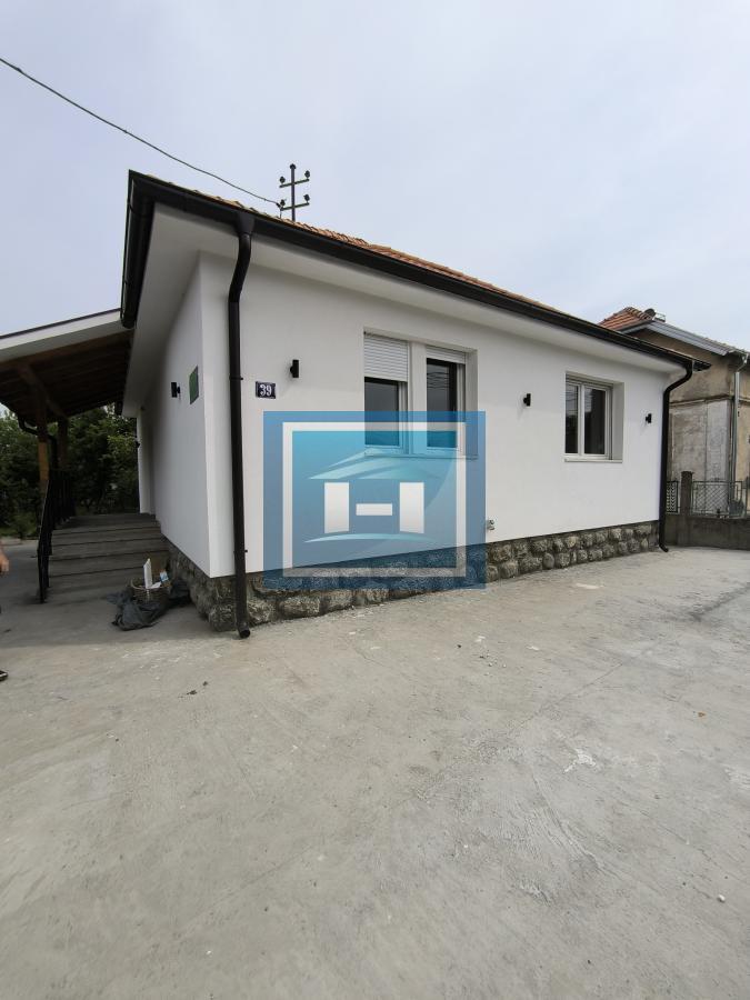 Na prodaju potpuno renovirana kuća od 153m² sa placem od 3,375 ari