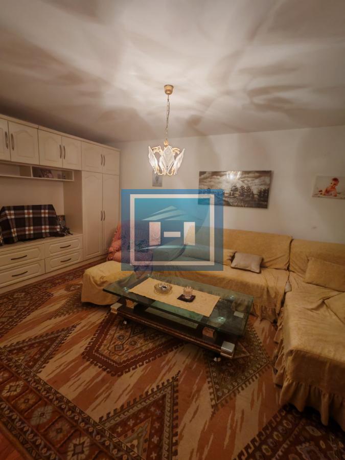 Na prodaju prostrana kuća u Tekiji