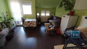 Garsonjera sa balkonskom terasom zgodna za samce ili učenike