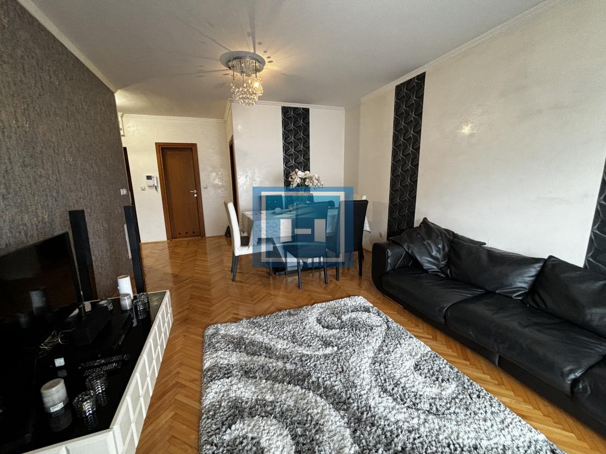 Prelep komforan stan u strogom centru Jagodine – idealna lokacija!