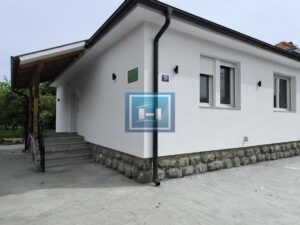 Na prodaju potpuno renovirana kuća od 153m² sa placem od 3,375 ari