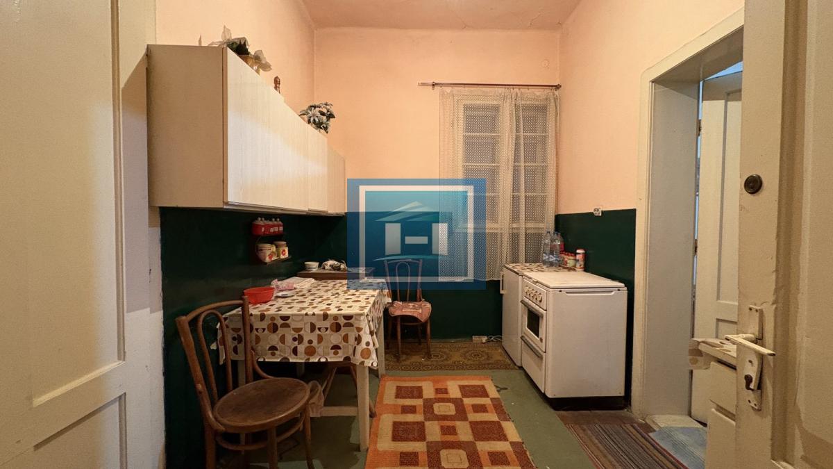 Stan u kući za adaptaciju – Idealna prilika za kreativne duše!