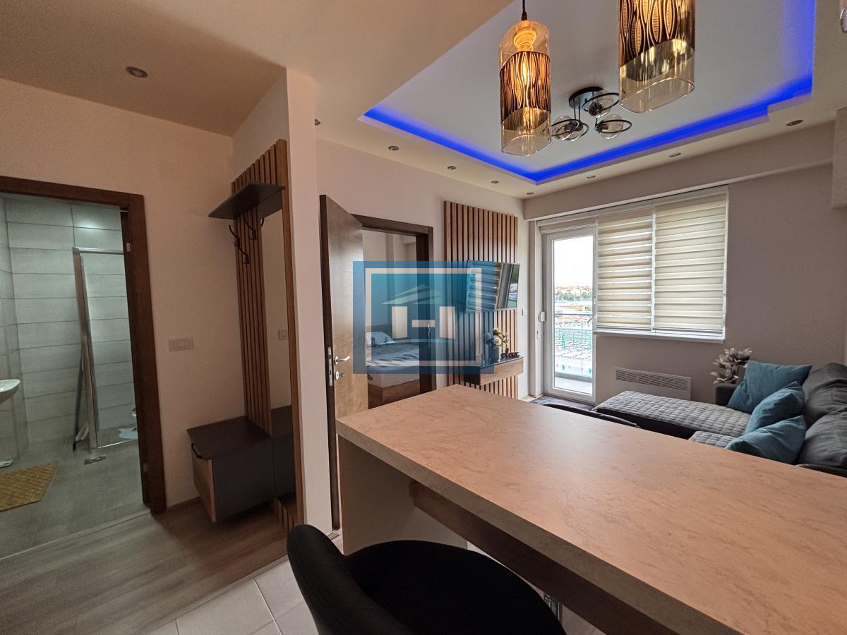 Nov, namešten stan na korak od Aqua parka