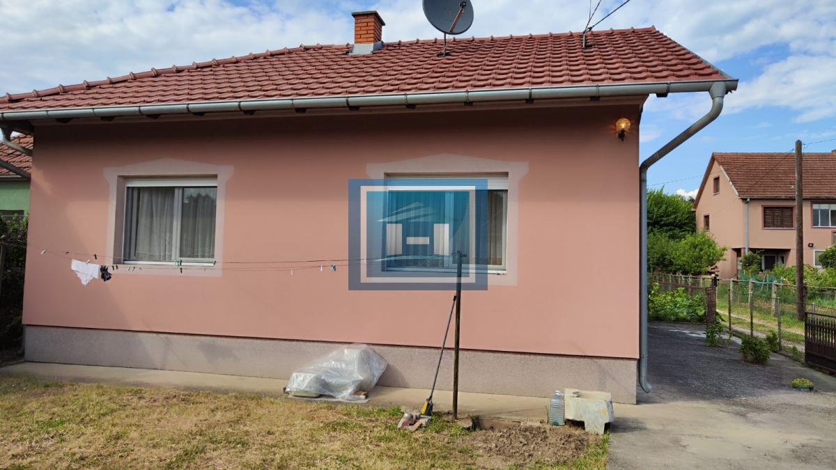 Prelepa potpuno opremljena prizemna kuća sa garažom u centralnom delu Batočine