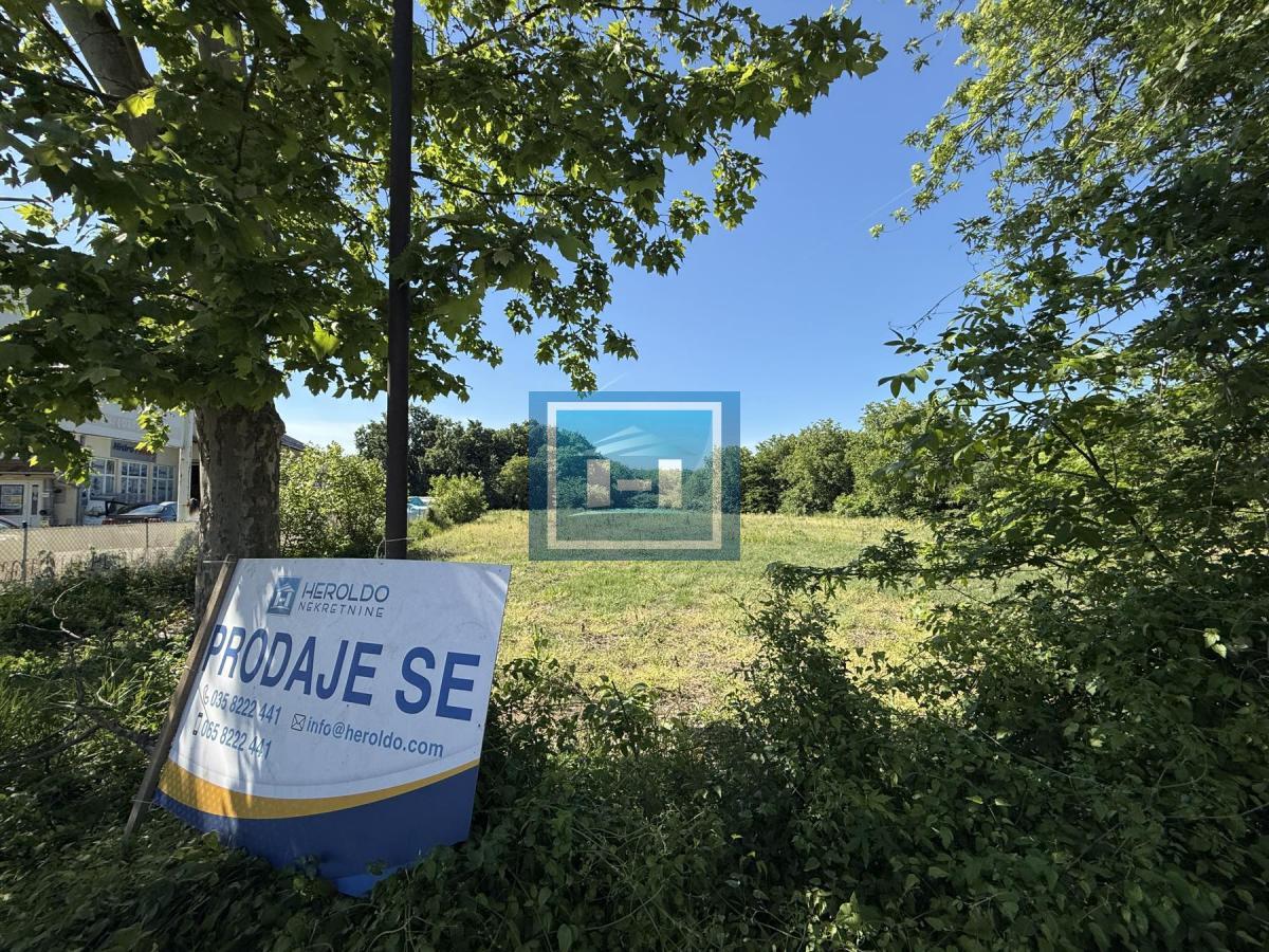 Plac za gradnju poslovnog objekta ili hale