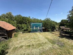 U ponudi stara autentična kuća,veoma poznata po snimanju serije Koreni.