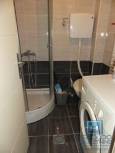 Garsonjera sa balkonskom terasom zgodna za samce ili učenike