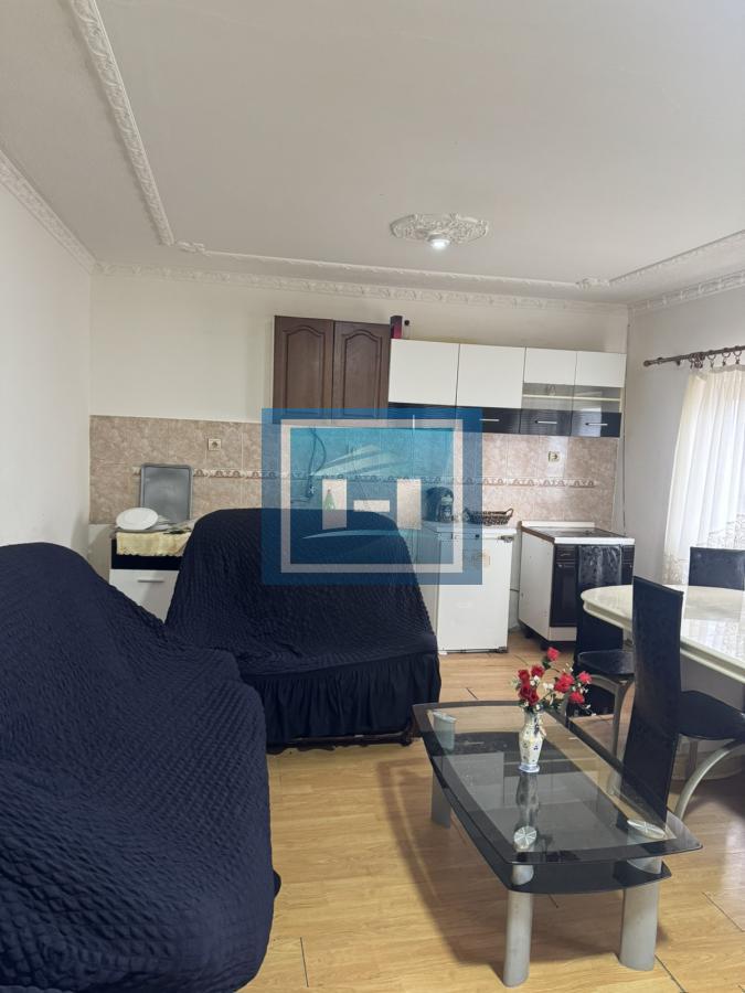 PRODAJEMO PROSTRANU KUĆU – MIRNA ULICA, BLIZINA SVIH SADRŽAJA