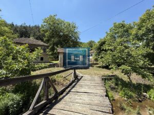 U ponudi stara autentična kuća,veoma poznata po snimanju serije Koreni.