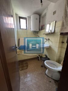 Kompletno domaćinstvo sa izlazom na dve ulice