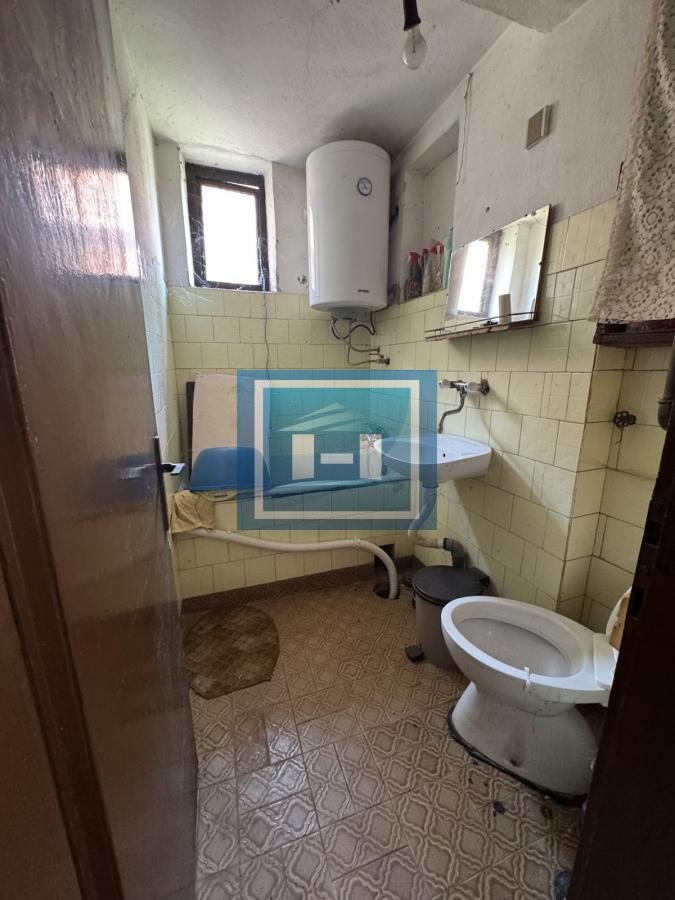 Kompletno domaćinstvo sa izlazom na dve ulice