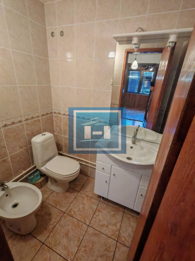 Na prodaju prostrana kuća u Tekiji