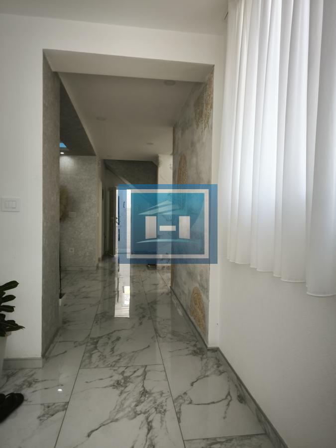 Dve nove kuće u centru Ćuprije
