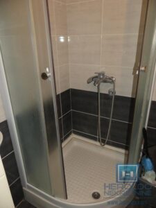 Garsonjera sa balkonskom terasom zgodna za samce ili učenike