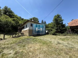 U ponudi stara autentična kuća,veoma poznata po snimanju serije Koreni.