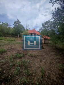 Više parcela sa starijim objektom