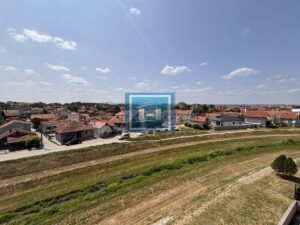 IZUZETAN STAN ZA POSLOVNI PROSTOR ILI PORODIČNO STANOVANJE