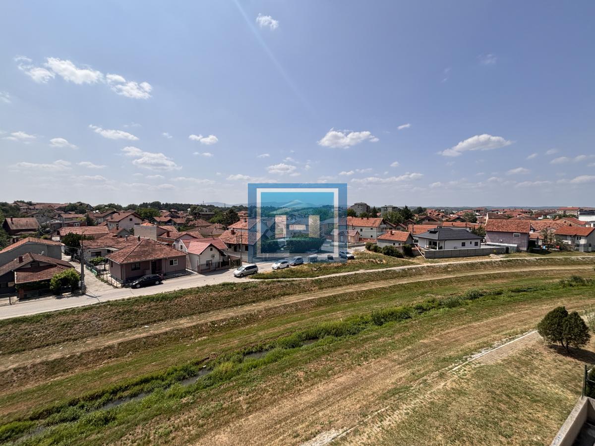 IZUZETAN STAN ZA POSLOVNI PROSTOR ILI PORODIČNO STANOVANJE