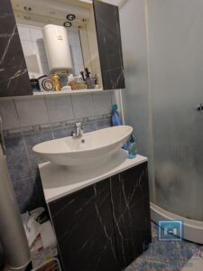 Renoviran stan sa garažom i podrumom kod tehničke škole