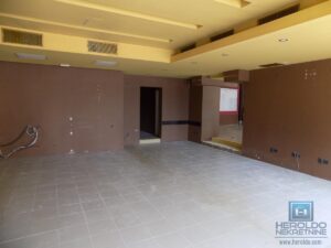 Izdajemo lokal u prizemlju u samom centru grada-deljiv na dva manja lokala