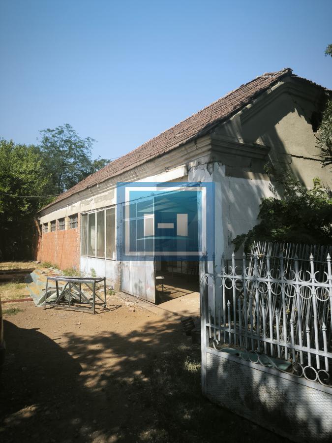 DVE KUĆE + POMOĆNI OBJEKAT NA PLACU OD 116,63 ARA