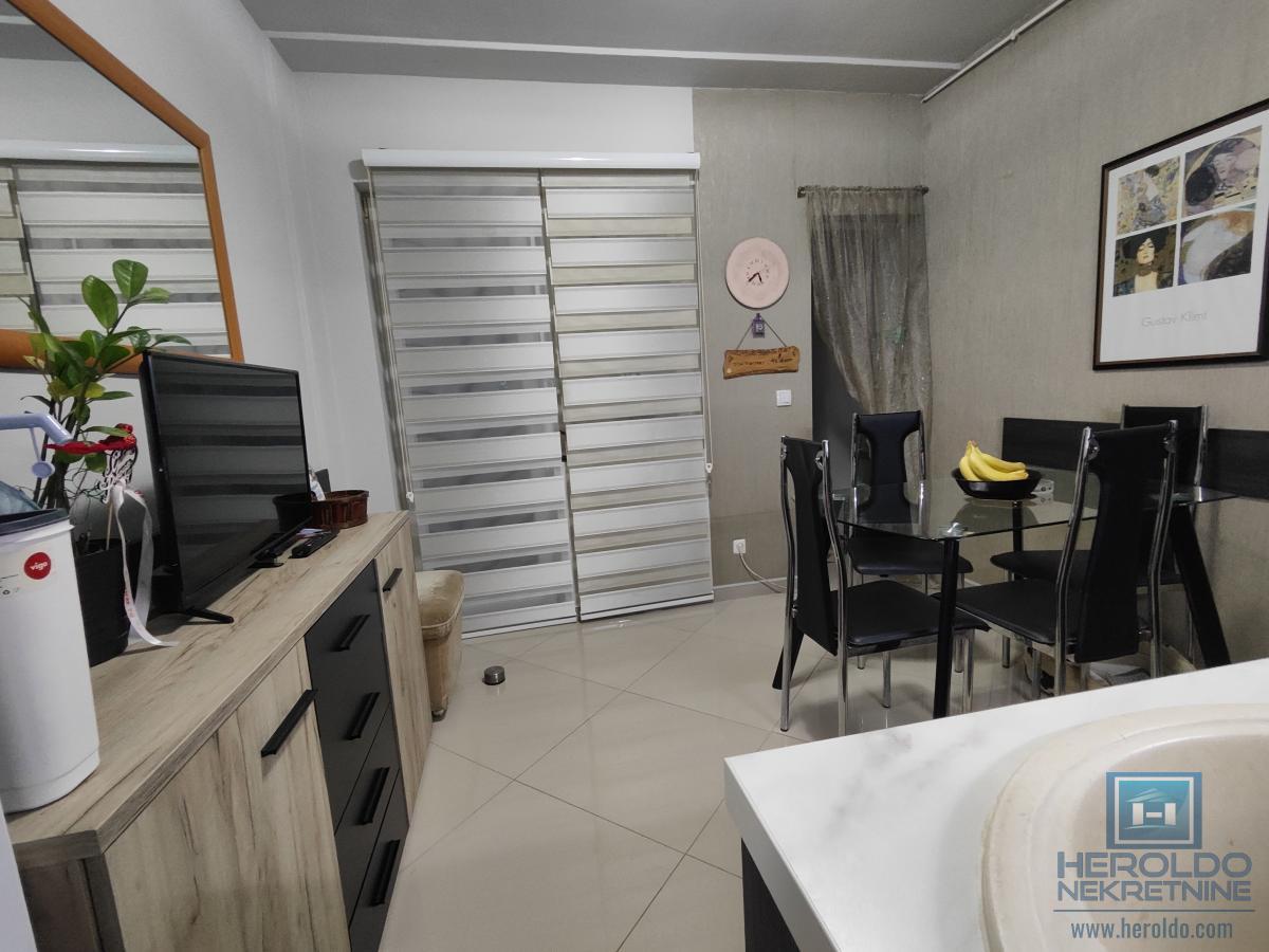 Renoviran stan sa garažom i podrumom kod tehničke škole